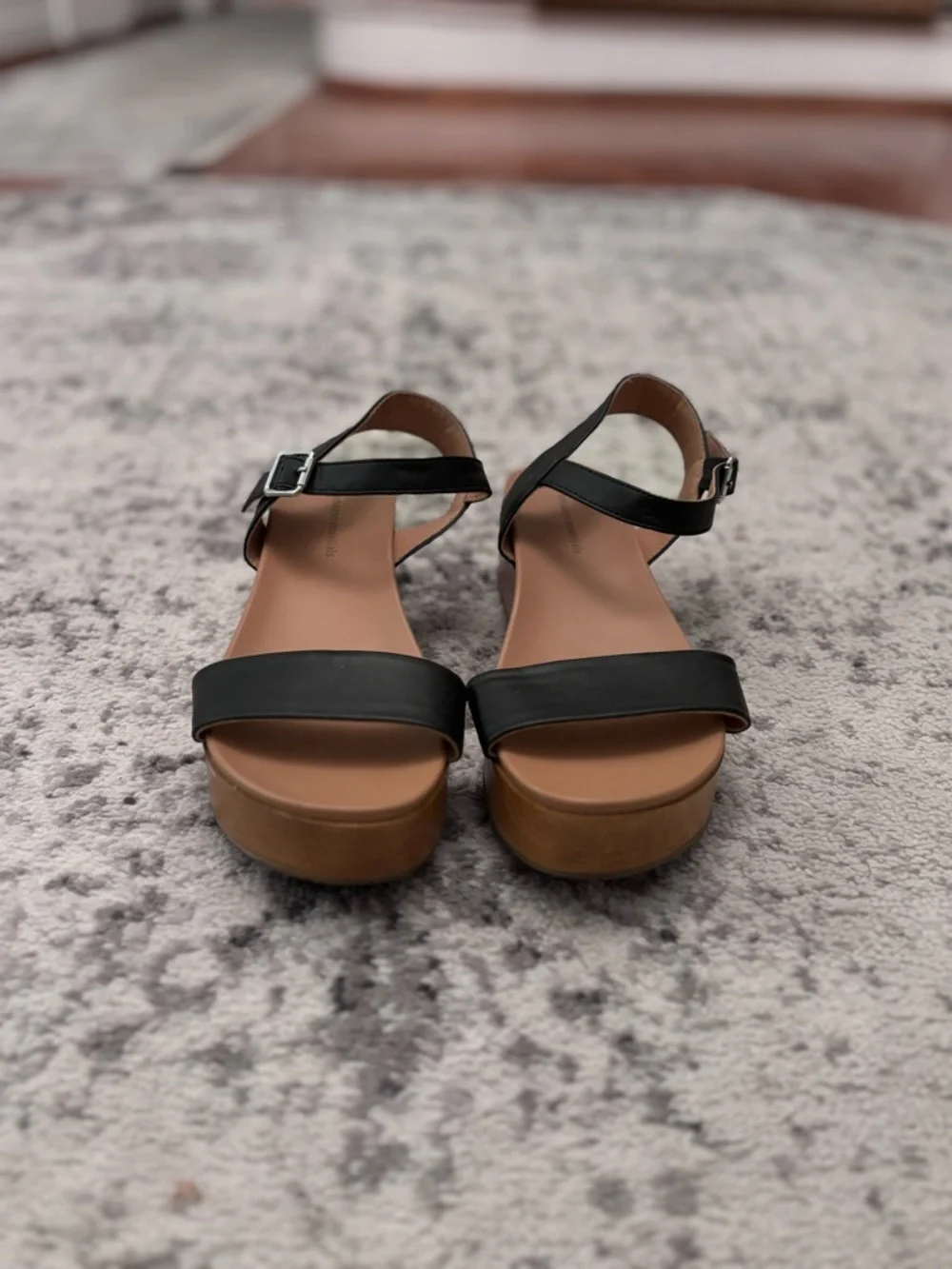 Classic Black Single-Strap Ankle-Buckle‎ Sandals